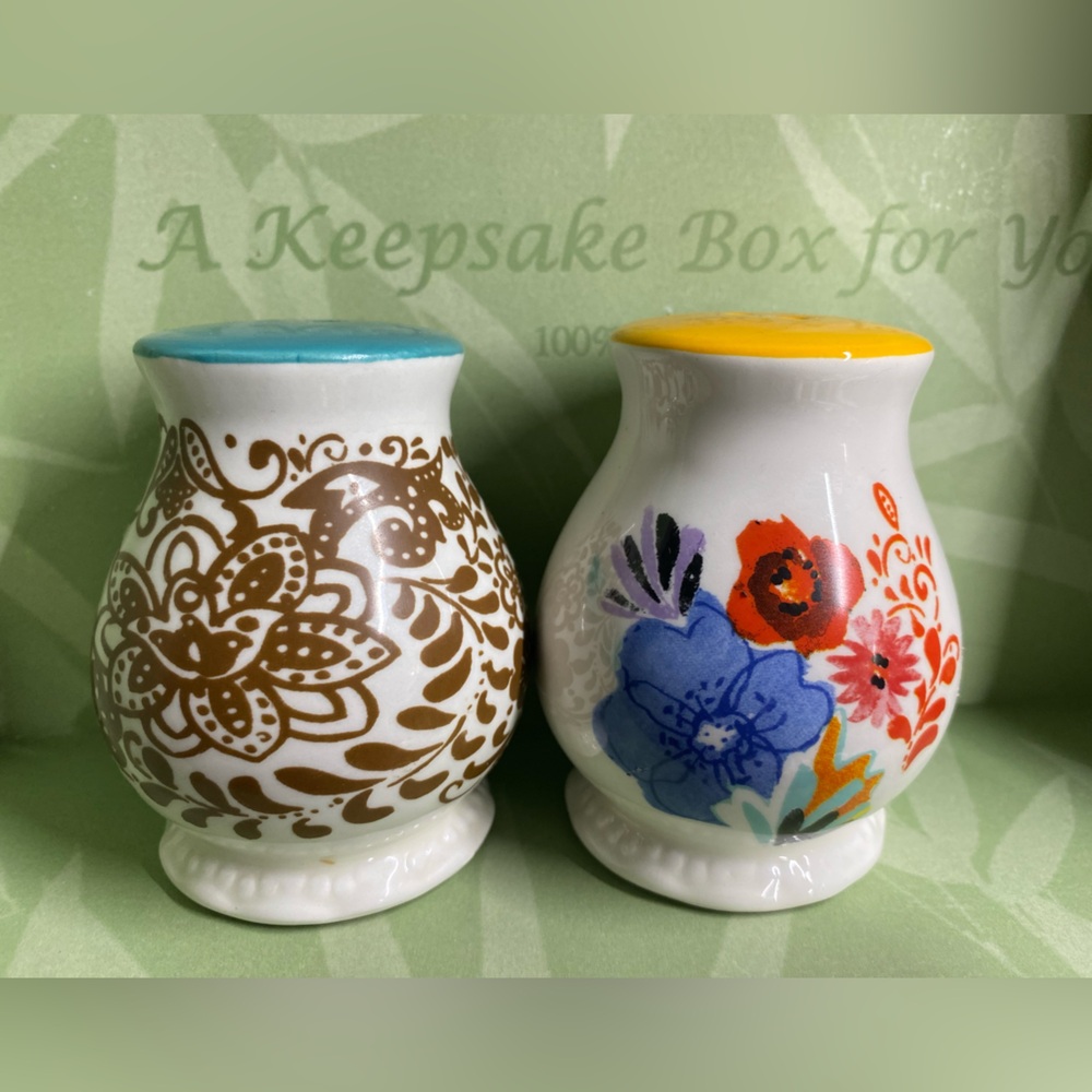 The Pioneer Woman ceramic salt & pepper shakers
